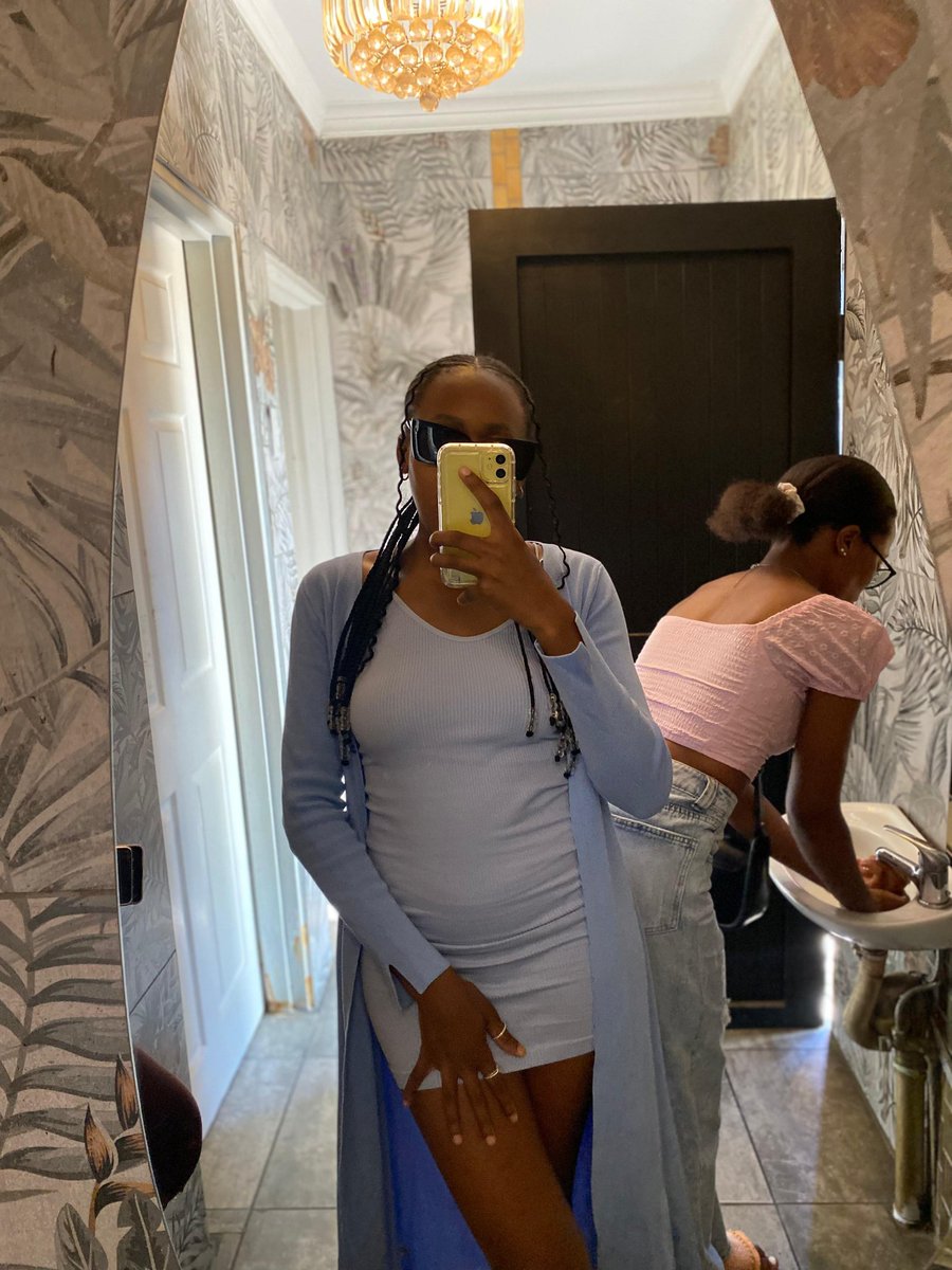 Panzo7777's tweet photo. @beverlychillls Mirror.....Mirror on the wall 🤫 https://t.co/UmNhnp5vMu