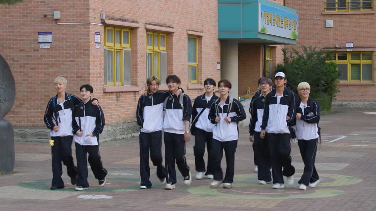 lovrehani's tweet photo. “where's home?”

home is where seventeen is.. ❤️‍🩹🏡 https://t.co/MhtneZemmk