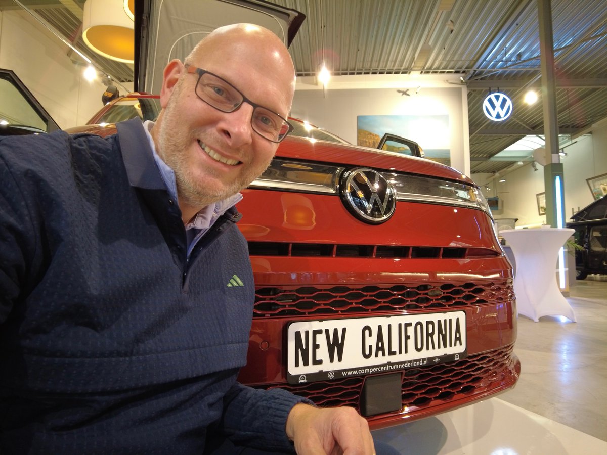 Gewoon een geweldige reis auto... om in te eten, drinken en slapen... en zo ziet ie er van binnen en buiten uit! youtu.be/vDpaFQ0N4R8 #golfcamper #golfballennl #adidas #VolkswagenCalifornia #VolkswagenCampercentrum