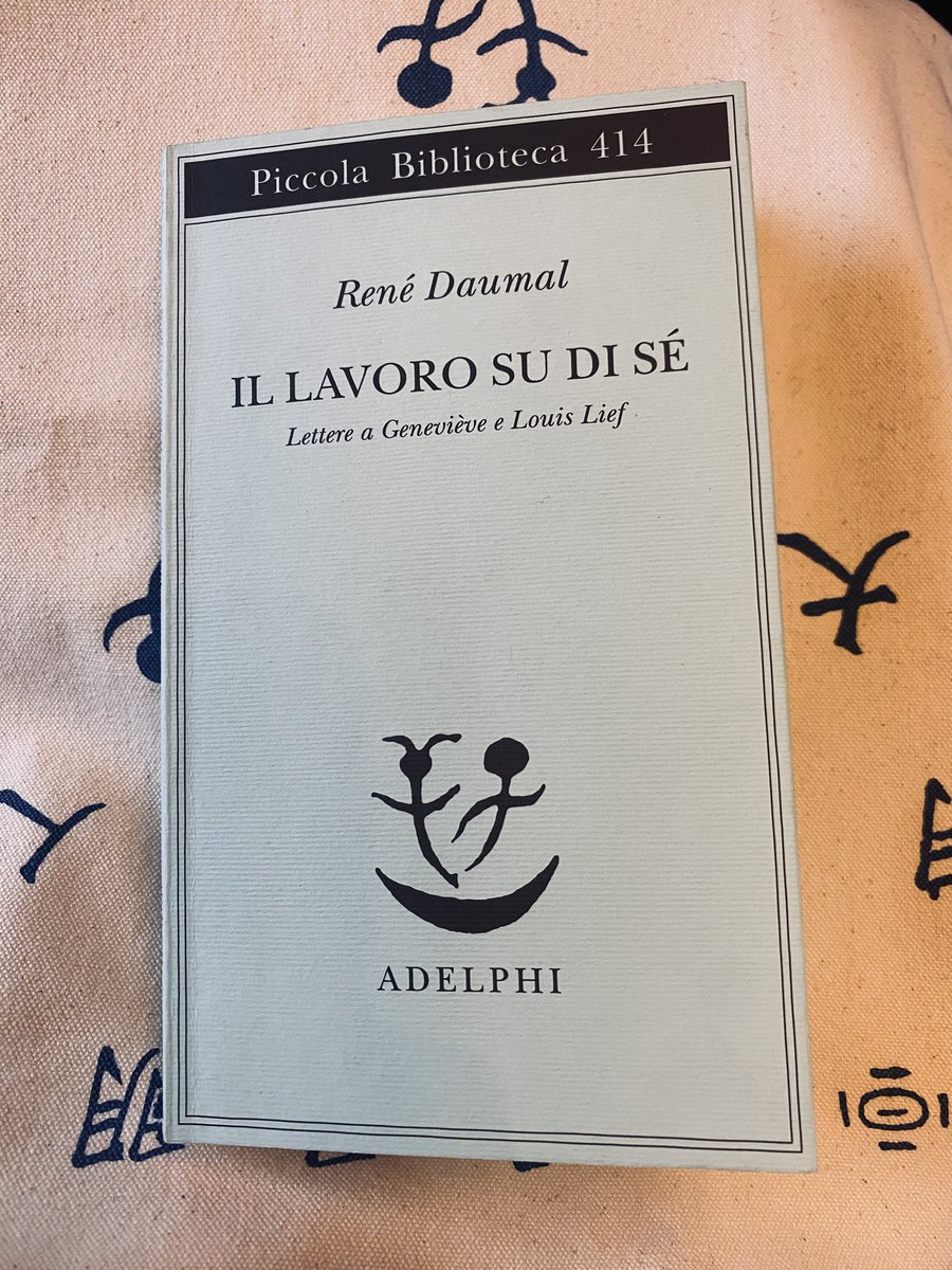 “Cercando di dare, si vede che non si ha niente,
vedendo che non si ha niente, si cerca di
dare sé stessi,
cercando di dare sé stessi, si vede che non si è niente,
vedendo che non si è niente, si desidera 
divenire,
desiderando divenire, si vive”

René Daumal
Il lavoro su di sé
