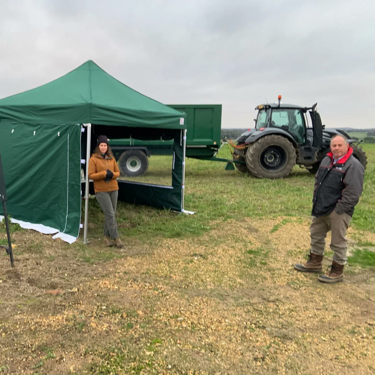 FWAGSouthEast's tweet photo. Ready for action at this mornings event with the Winchester to River Test Farm Cluster Hedgerow Management event. #fwagse #fwagsoutheast #WinchestertoRiverTest #farmcluster #hedgerows #Farming #wildlife #conservation #landscape https://t.co/IPE09fc0jQ