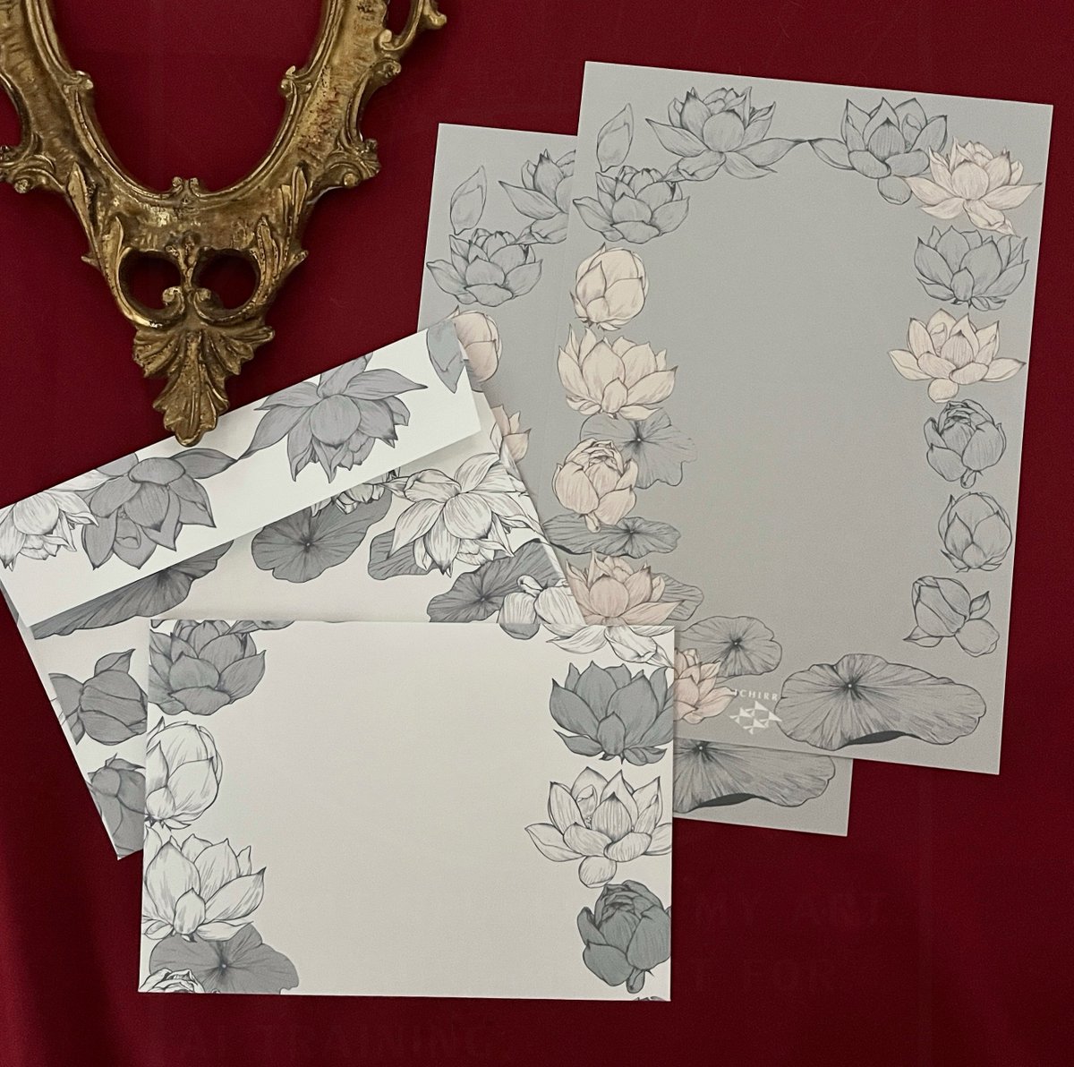 「Letter set蓮に新しい封筒ができました白地で花はグレー系の発色となりまし」|武田 錦のイラスト