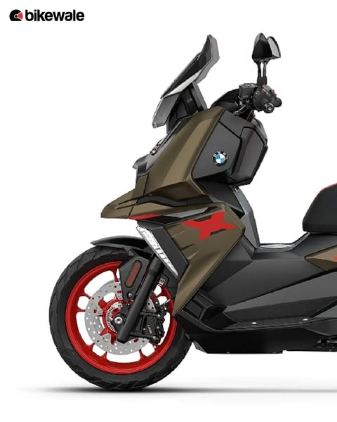 BikeWale's tweet photo. BMW Motorrad unveiled the C 400 X maxi-scooter. It is the more rugged-looking version of the BMW C 400 GT.
#bmw #c400x #bmwc400x #bwimages #bwphotos #bikes #motorcycles #bikeupdates #motorcycleupdates https://t.co/AQmf0XILhY