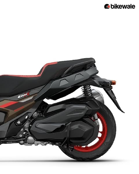 BikeWale's tweet photo. BMW Motorrad unveiled the C 400 X maxi-scooter. It is the more rugged-looking version of the BMW C 400 GT.
#bmw #c400x #bmwc400x #bwimages #bwphotos #bikes #motorcycles #bikeupdates #motorcycleupdates https://t.co/AQmf0XILhY