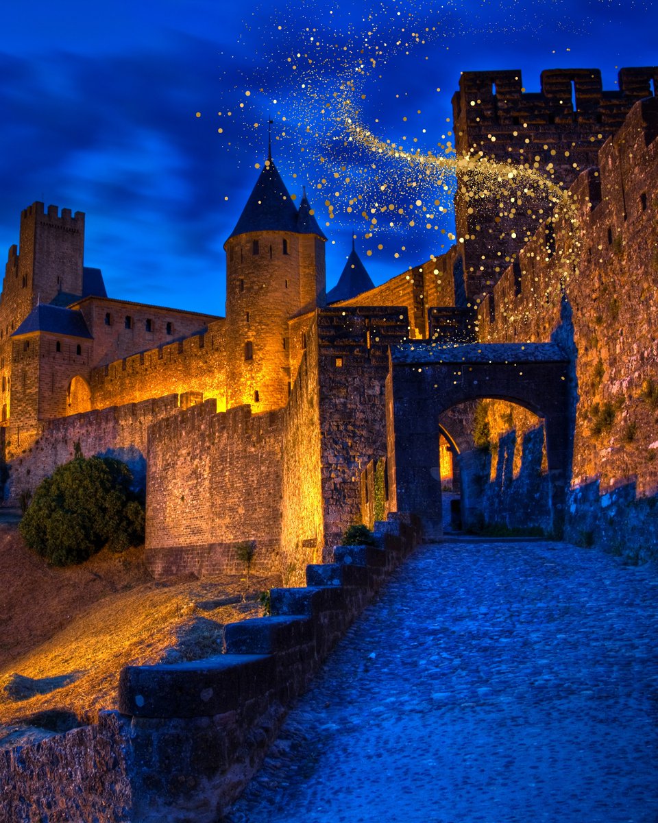 Le patrimoine Français est exceptionnel... À l'occasion des fêtes, si vous pouviez passer le #réveillon de #Noël dans un lieu emblématique du #patrimoine, lequel choisiriez-vous ?

😕 En ce qui nous concerne, on ne sait quel endroit choisir...