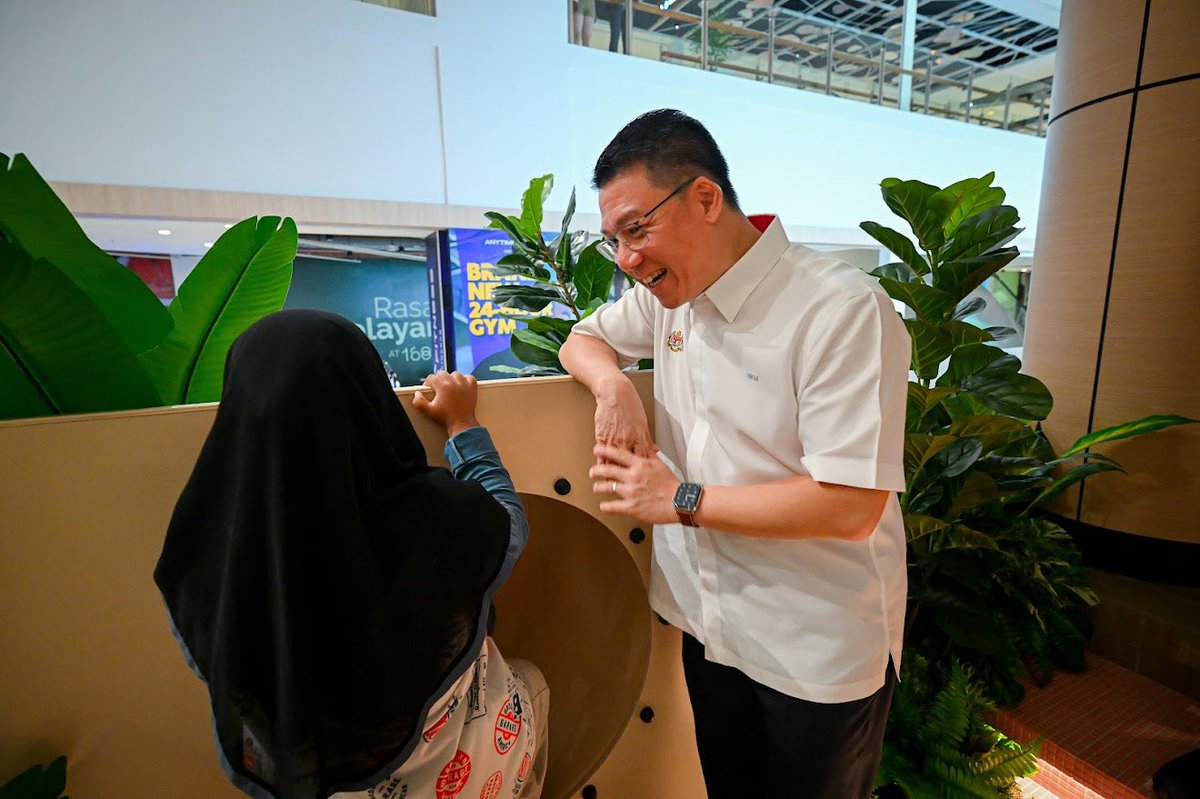 NgaKorMing's tweet photo. Dibawah krjn Madani,Selayang 168 Park yg terbengkalai 10 thn kini berjaya dipulihkan. 

Pagi ini saya merasmikan 168 Selayang Mall.

Bersyukur Projek perumahan 2093 unit yg teebengkalai kini berjaya dipulihkan.

Tahukah anda KPKT sudah selamatkan 862 projek di seluruh negara?😉 https://t.co/ds9XTJgUmO