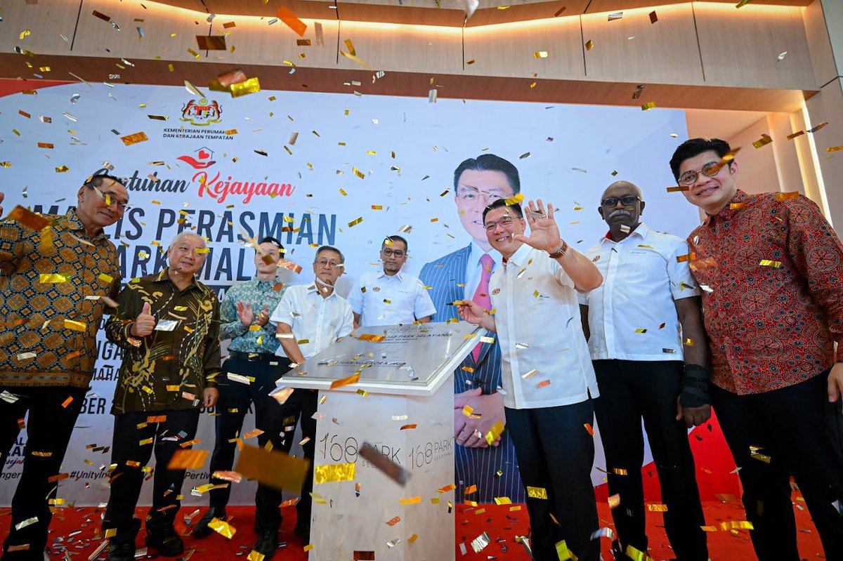 NgaKorMing's tweet photo. Dibawah krjn Madani,Selayang 168 Park yg terbengkalai 10 thn kini berjaya dipulihkan. 

Pagi ini saya merasmikan 168 Selayang Mall.

Bersyukur Projek perumahan 2093 unit yg teebengkalai kini berjaya dipulihkan.

Tahukah anda KPKT sudah selamatkan 862 projek di seluruh negara?😉 https://t.co/ds9XTJgUmO