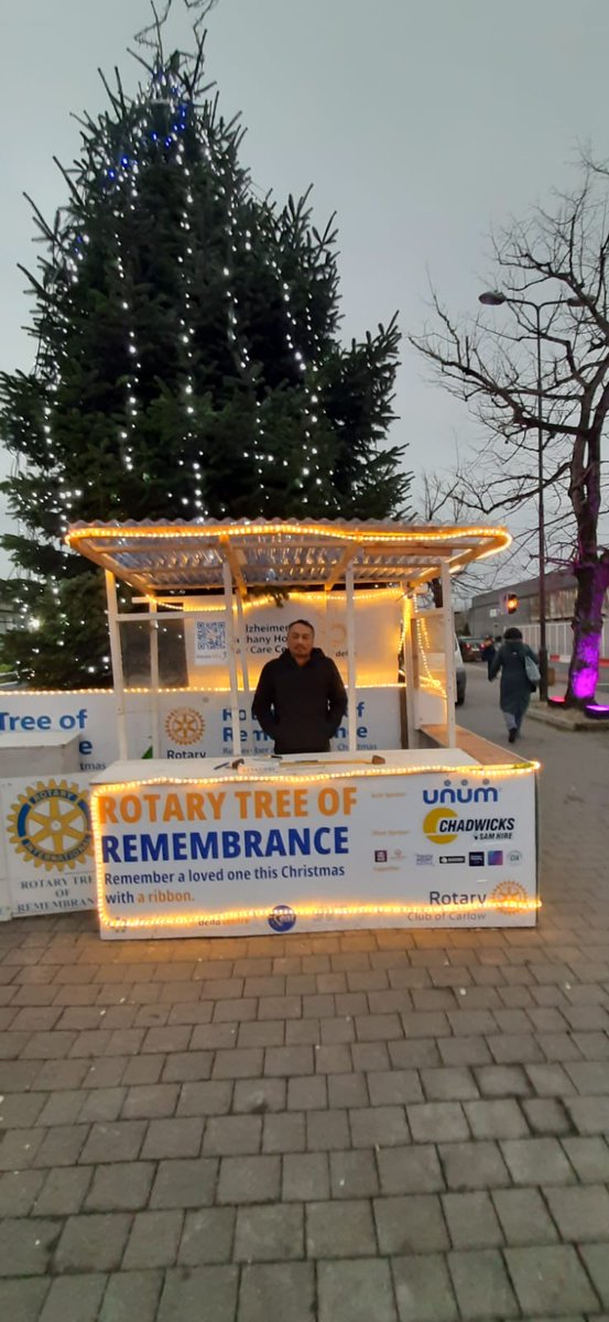 artofsinging's tweet photo. The lights are on now @CarlowRotary Remembrance tree. Today is Day1. Our members will be there til Christmas eve. Let's support our local charities once again in the spirit of remembering loved ones who've passed on. @SVP_Ireland @allaboutcarlow #carlow #Alzheimers #eist #delta https://t.co/PeGypeZias