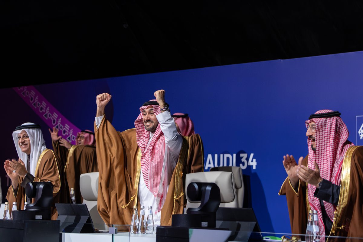salahalghaydan's tweet photo. عرفتنا الآن على حقيقتنا شعوب العالم التي كانت مضلَّلة .. عرفتنا كما نريد نحن.. وليس كما يريده المغرضون .. مغرضون فعلوا الأفاعيل.. ولا زالوا حتى لحظة إعلان هذا الخبر .. مستميتون.. 
وفي كل مرة يلصقون بنا التهم.. نتربع فوق القمم.. هم صاغرون ونحن سائرون نحو الشغف.. نحو الطموح.. نحو السماء.. ولا عزاء لكل عدو غابت عنه المروءة.. 

#كأس_العالم_FIFA™️ 2034.

#السعودية34   | #أهلاً_بالعالم
#معًا_ننمو