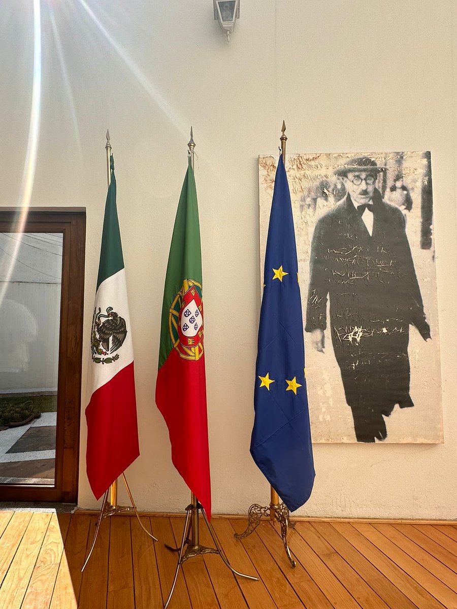 juventudES_mex's tweet photo. Agradecemos a la Embajada de Portugal 🇵🇹 por abrirnos sus puertas; fue un honor dialogar con el embajador Manuel Carvalho.

Seguimos construyendo puentes con diversas instituciones para llevar una agenda juvenil que impulse un #México 🇲🇽 de oportunidades para las y los jóvenes. 👏🏼