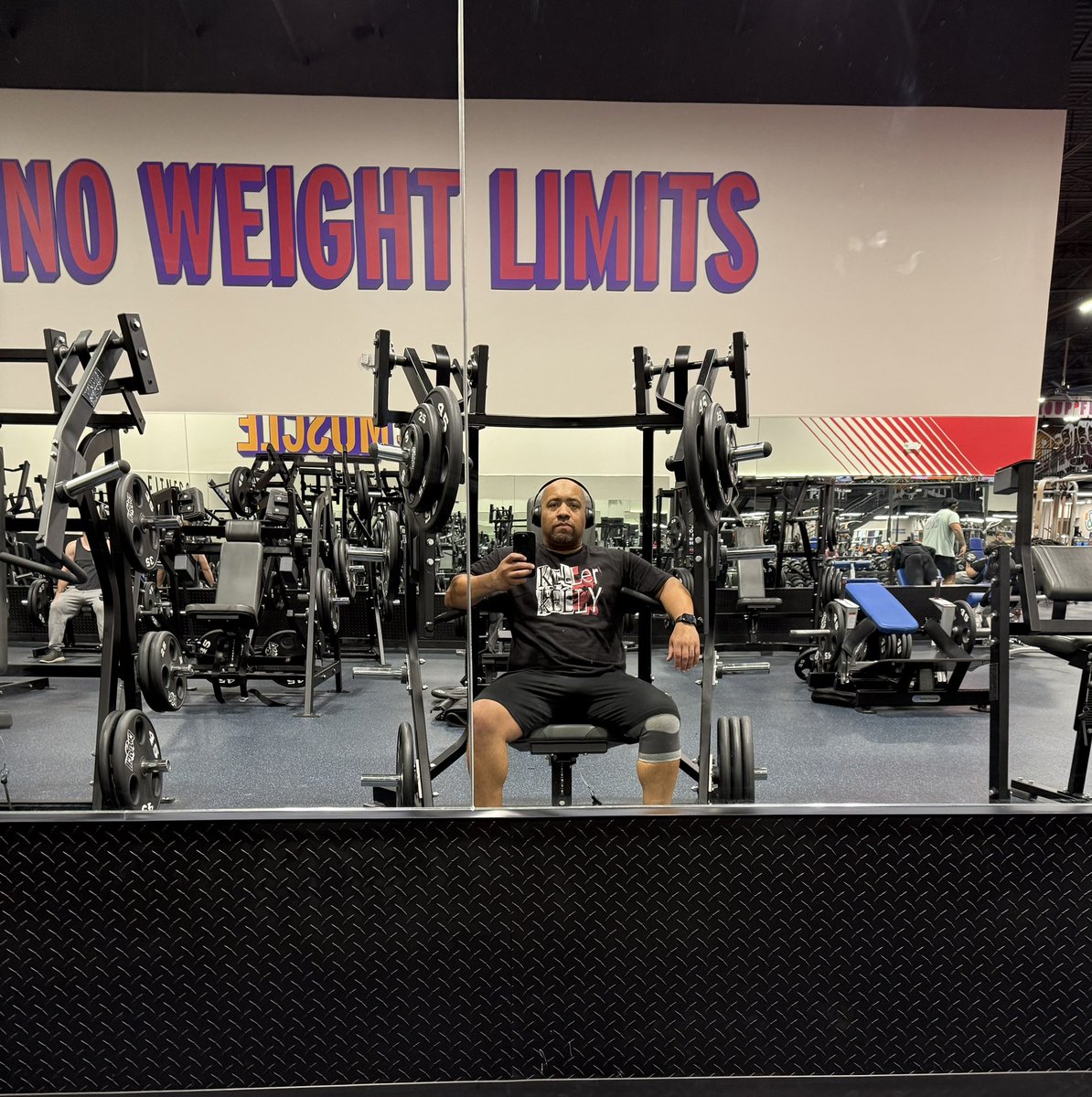 OldManRucker's tweet photo. Day 37 of #75softchallenge. Powered by the @Kelly_WP shirt for extra power on chest, tri’s and bi’s. #keeplifting https://t.co/MhHACLvgqQ