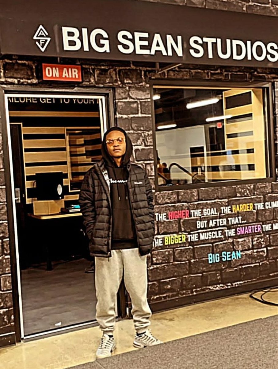 jamaalobanner's tweet image. @BigSean built this in urban communities for young artist to work on there craft salute #seandon