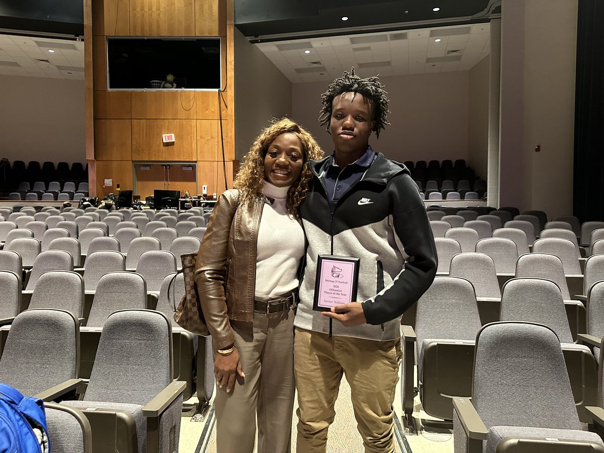 xawilliamss's tweet photo. More Than Grateful To Receive the Offensive MVP Award For This Season. Excited To Come Back For A Strong Junior Year!
@One11Recruiting @On3Recruits @247recruiting @RivalsCamp @PrepRedzone @RRACKLEY9 https://t.co/ZtNannftmK