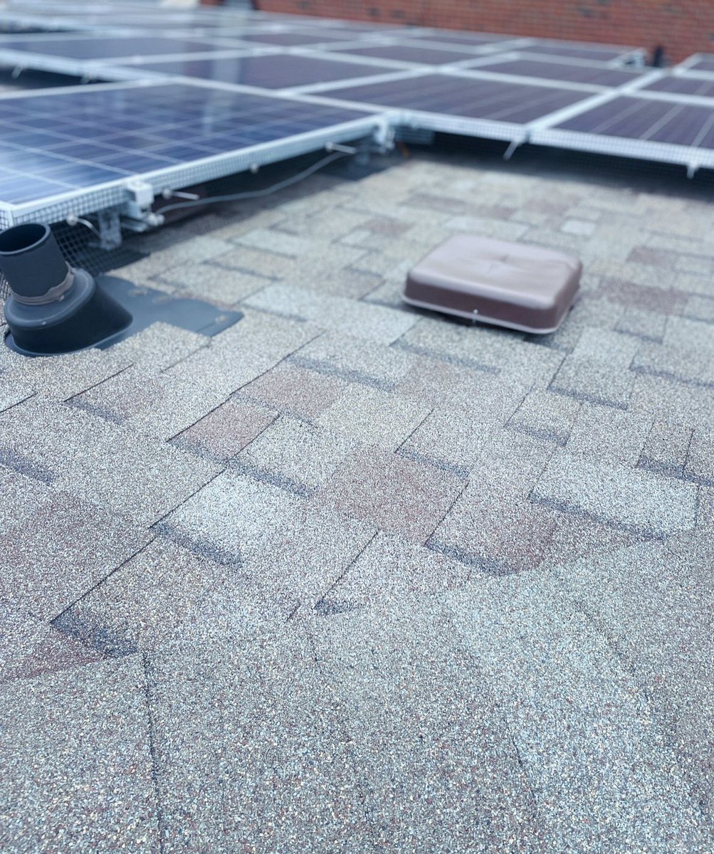 luso_roofing's tweet image. We still provide ROOF INSPECTIONS in the WINTER!
🧑‍💻 lusoroofing.com
📲 647.866-6213
📧 info@LusoRoofing.com
#roofingitright #roofingcontractor #construction #toronto
#roofmaintenance 
#roofing #roofingtoronto #torontoroofing #roofinspection #roofrepairs #roofleak