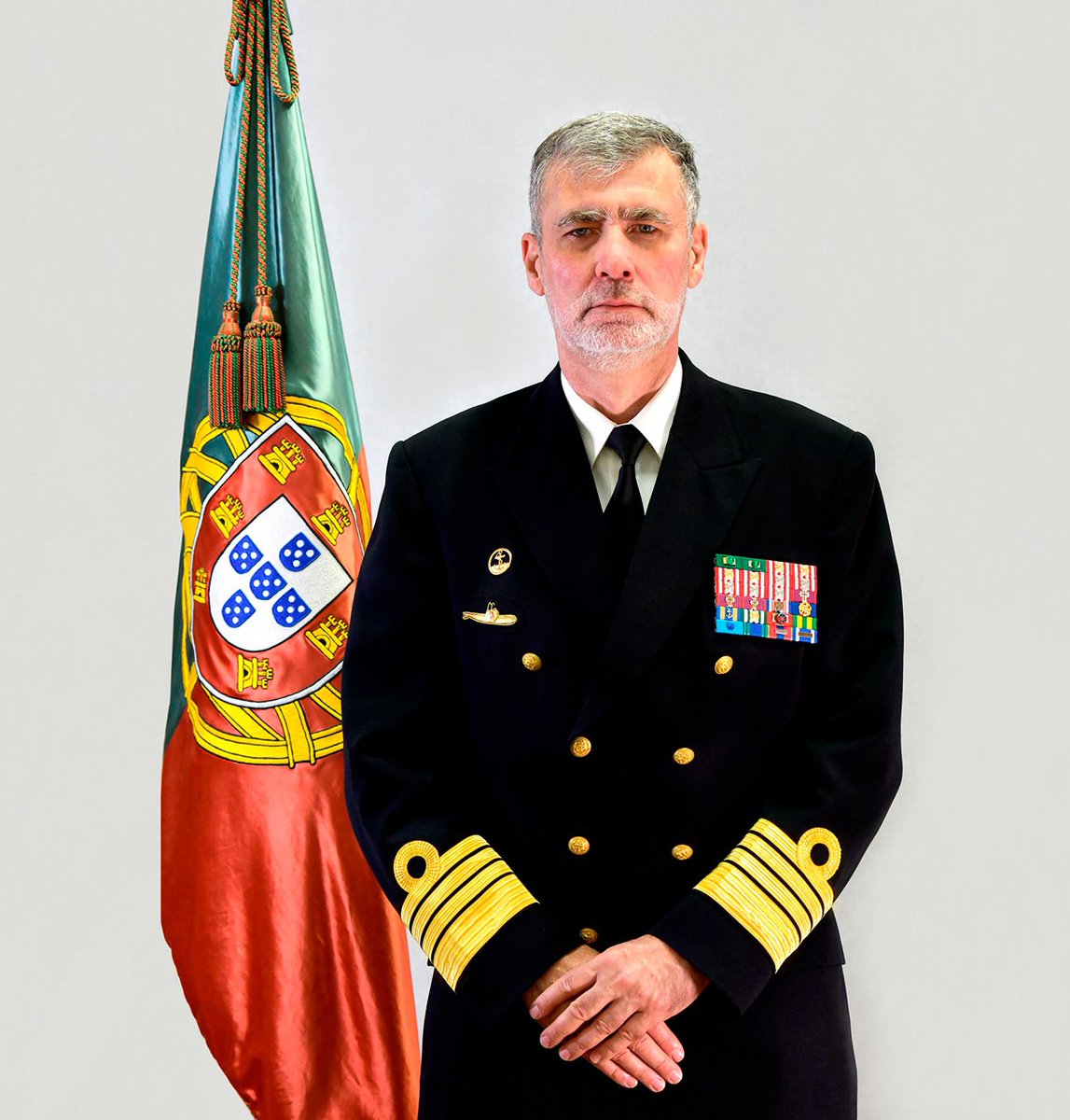 p0ptuga's tweet photo. Almirante Gouveia e Melo sobre a possibilidade de ficar em #2 nas Presidenciais de 2026:

“Isso seria tão BRAT.” https://t.co/rb6Dfu2T3p