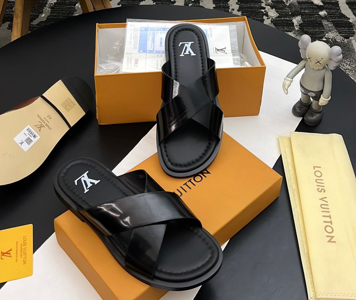 ChiwearsStore's tweet image. *NATIVE ATTIRE SUPPOSE BANG WITH THIS  😍…. #HotNew*

*#NotTheRegular* 

#LOUIS VUITTON - PAM

SIZE: 40-46