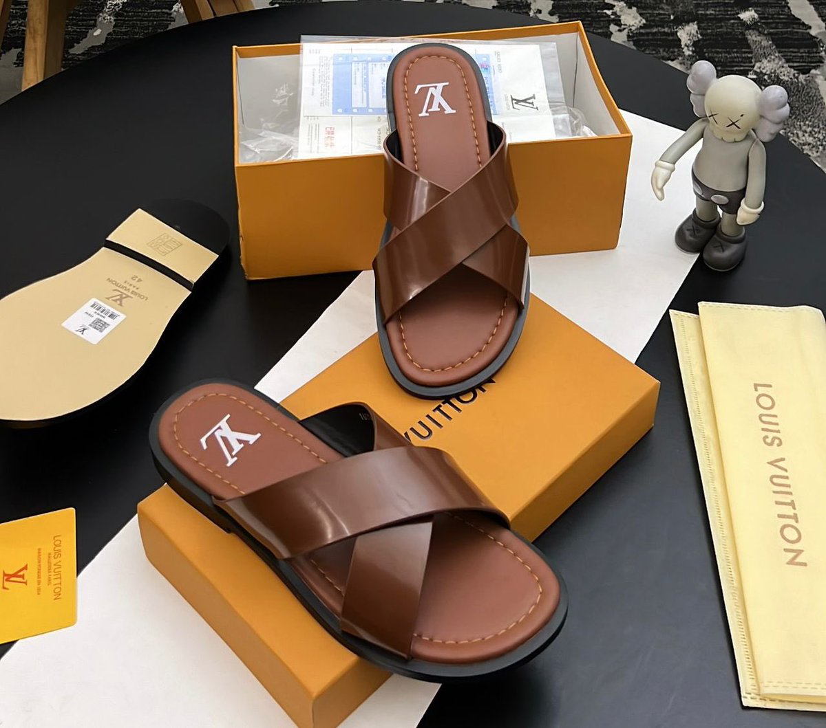 ChiwearsStore's tweet image. *NATIVE ATTIRE SUPPOSE BANG WITH THIS  😍…. #HotNew*

*#NotTheRegular* 

#LOUIS VUITTON - PAM

SIZE: 40-46