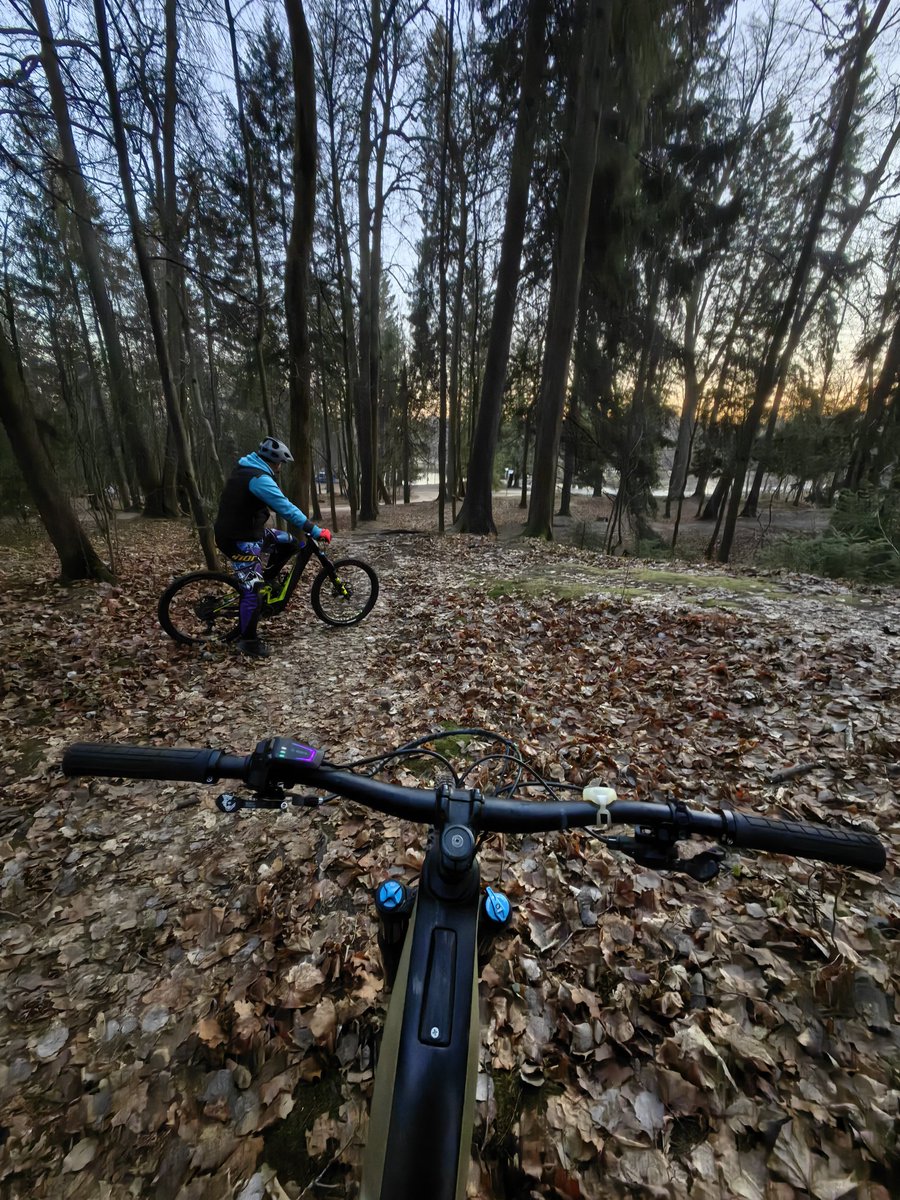 ostsr's tweet image. Кто там говорил что сезон в Питере закончился? 😄

#mtb #emtb