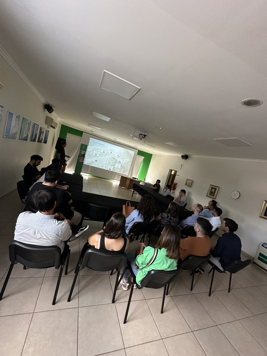 UISFJoven's tweet photo. Visita  PB LEINER @AleMaglianesiok @FISFEJoven #jovenes #industrias #santafe https://t.co/YttcBSWdj4