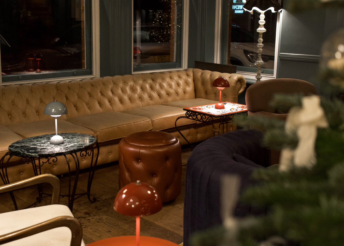 Come on in, find yourself a cosy corner, get comfy, and we’ll take care of the rest.

Tip! Join us between 5 PM and 6 PM for Happy Hours and enjoy 2-for-1 cocktails, Prosecco, and wine by the glass, all perfectly paired with delicious chef’s snacks.