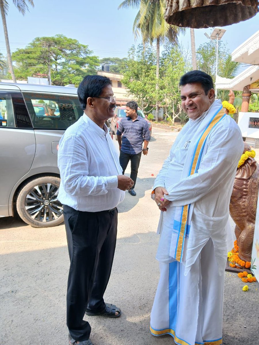 PM_for_MP's tweet photo. ಇತಿಹಾಸಕ್ಕೆಒಬ್ಬ ಕರ್ಣನಾದರೆ ಉಡುಪಿ ಜಿಲ್ಲೆಗೆ ಇಬ್ಬರು ಕರ್ಣರು..... https://t.co/MhUEWF3WNX