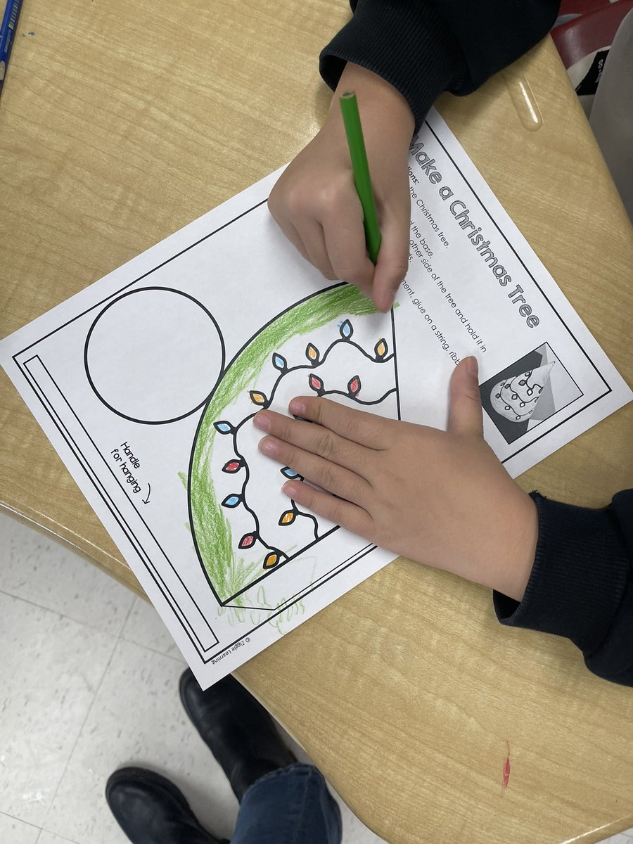 mrslaquerre's tweet photo. Building 3 D Nets for the holidays @JohnApostleOCSB https://t.co/brAQemQIR2