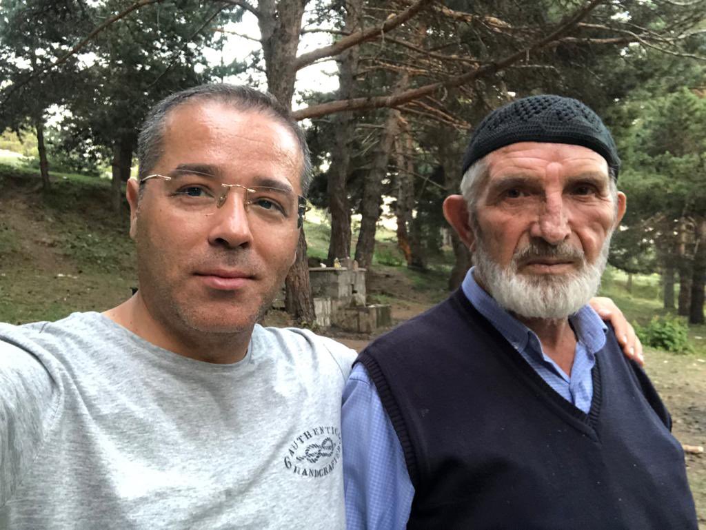 Aile büyüğümüz sevgili dedem İsmail Dinç’in vefatı vesilesiyle cenaze namazına katılan, dua eden ve taziye bildiren tüm dostlarımıza teşekkür ediyorum. 
Rabbim hepinizden razı olsun.