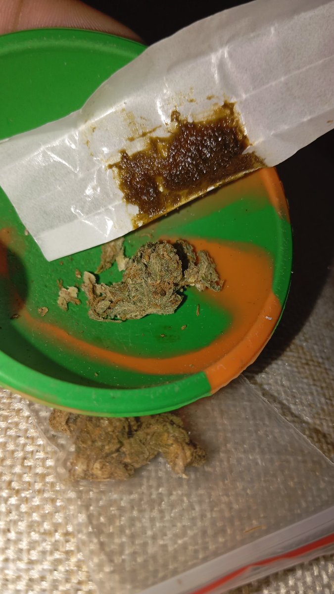 criaTbr's tweet photo. Da uns trago e trava o chip🤣🧊🧊🌹💨 https://t.co/XoFgett4FL