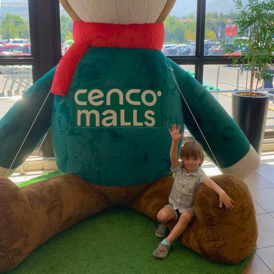 Así va el conteo de regalos para las niñas, niños y jóvenes de Fundación Coanil en Cenco Mall La Reina.

¡Tú también puedes participar! Lleva tu regalo y tendrás la oportunidad de tomarte una foto con el Viejito Pascuero. 🎅📸

¡Vive la magia de dar alegría esta Navidad!🎄