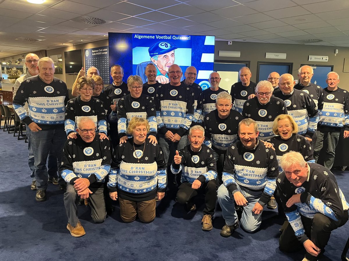 degraafschapMVO's tweet photo. 𝙑𝙚𝙪𝙧 𝘼𝙡𝙩𝙞𝙚𝙙 𝙨𝙡𝙪𝙞𝙩 𝙝𝙚𝙩 𝙟𝙖𝙖𝙧 𝙜𝙤𝙚𝙙 𝙖𝙛!

De laatste Veur Altied van 2024 werd goed afgesloten door Sinterklaas en de Kerstman! Iedere deelnemer kreeg een chocoladeletter maar ook een fantastisch kersttrui, mede mogelijk gemaakt door @UniveOost.
#veuraltied https://t.co/RsahHnUkxo