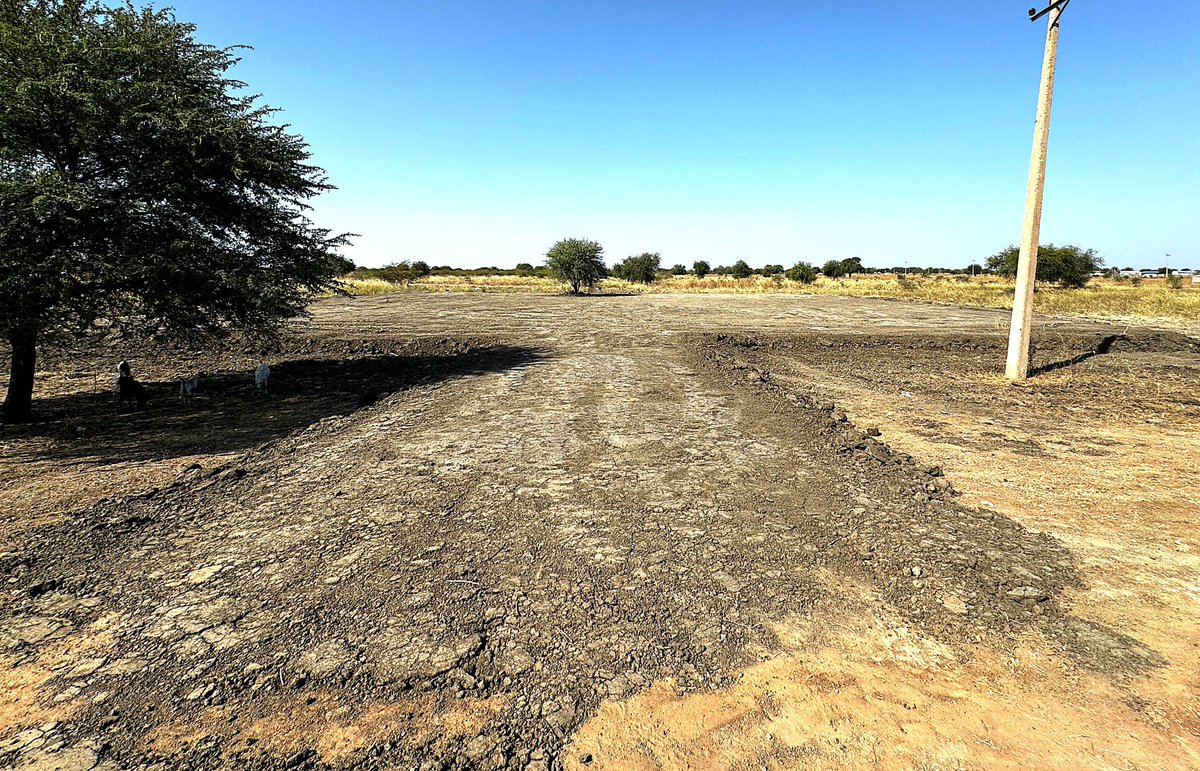 UNISFA_1's tweet photo. #Peacebegins with breaking ground.
@UNISFA_1 #PAKBATT and #Vienamese peacekeepers have started the construction of new premises for #AbyeiFM, the only radio in Abyei area, which has not been operational for over a year.
Back on air soon, the radio will bridge the information gap, combat disinformation, & promote community dialogue. The absence of a functional radio or other mass media in Abyei has created a significant information gap, making communities vulnerable to unverified information. #UNISFA #AbyeiFM