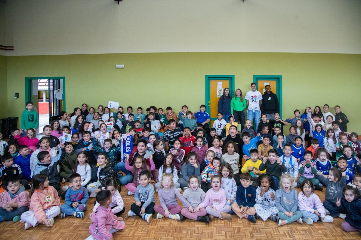 RealOviedo's tweet photo. Una mañana muy 🔝 con los niñas y niñas del CP Maestro Jaime Borrás 🏫

🙋‍♂ Haissem Hassan
🙋‍♂ Nico Pereira
🙋‍♀️ Laura Pascual
🙋‍♀️ Elena Casao

🙌🏻 ¡Muchas gracias por todo el cariño! 💙

@RealOviedoFem
#RealOviedo 🔵⚪️ https://t.co/c3wVbIkhsL