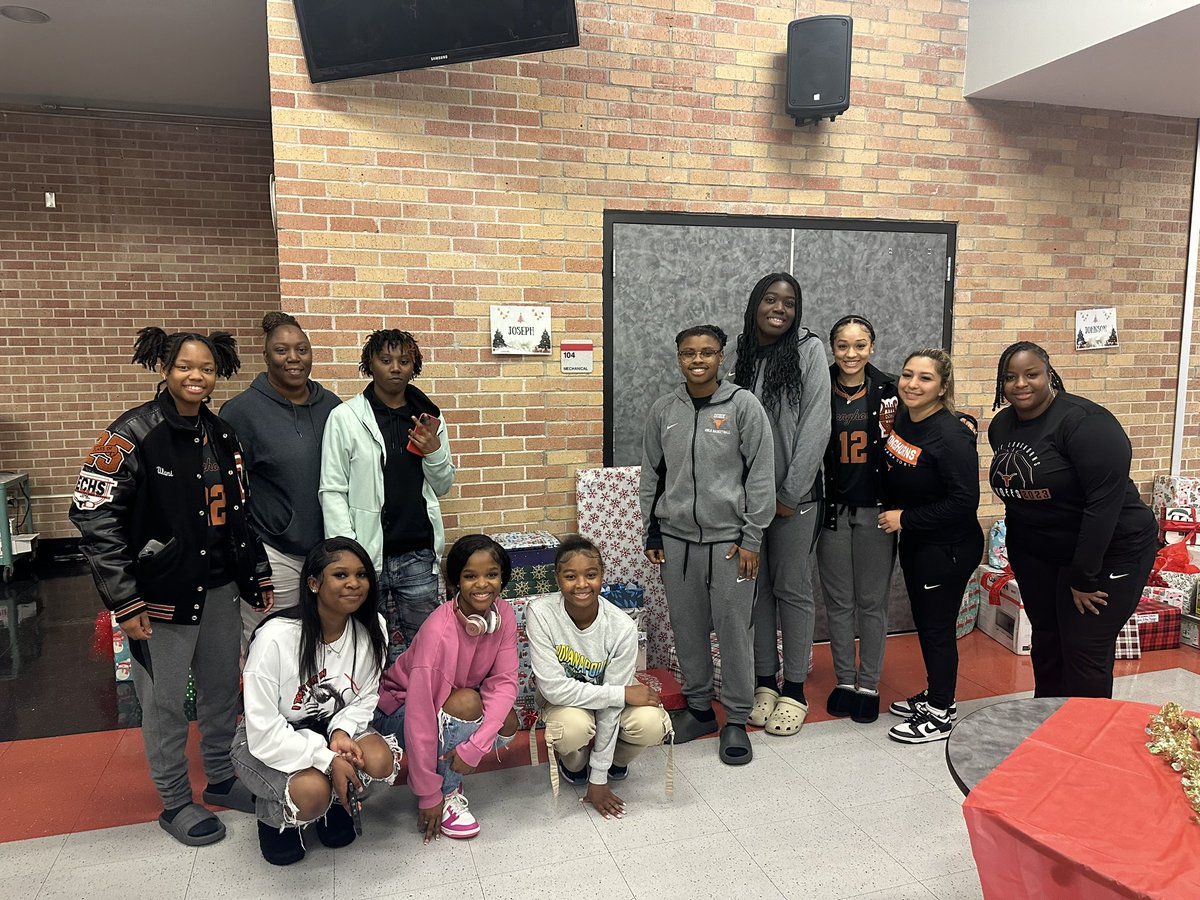 We will always be there for the community that continues to supports us! Every year your Lady Longhorns adopts a family for the holiday season. We were able to spend some time with them and help with some of the items they needed. 
It’s always bigger than basketball! 🤘🤘