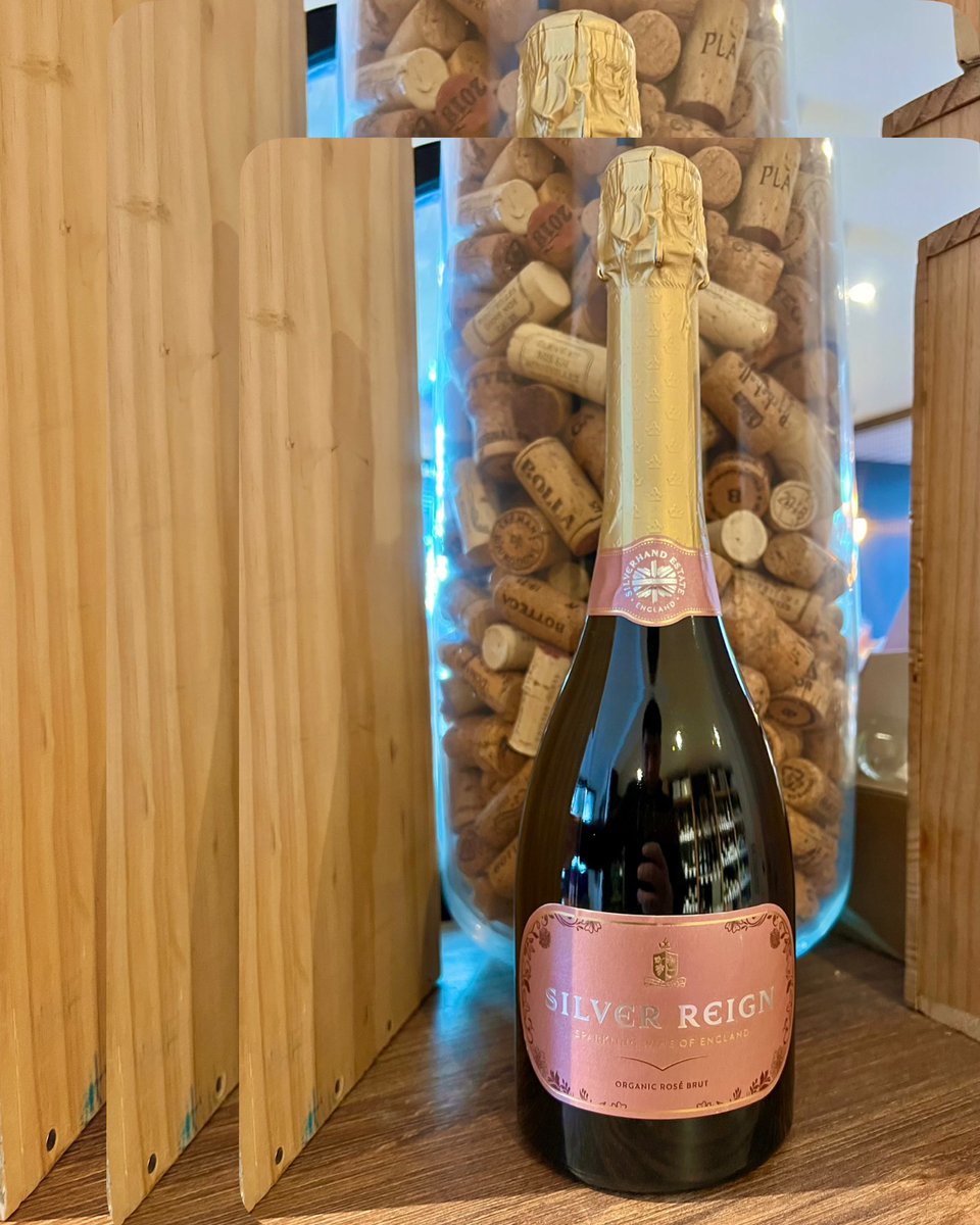 winehubdevon's tweet photo. Have you tried an English Charmat method Sparkling yet? We think the Silver reign is one of the best and pretty good value for money for sub £20 https://t.co/uWsN8SAZNH https://t.co/NMDNQbwMau