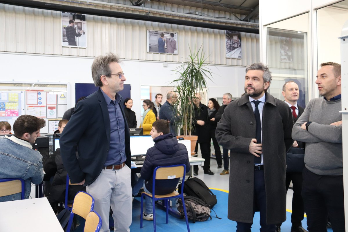 Univ_Orleans's tweet image. Visite du recteur @PhiAgresti sur le campus d&apos;Orléans La Source pour échanger avec les équipes et découvrir les #projets innovants portés par l&apos;@Univ_Orleans
✨Une visite inspirante, au cœur des enjeux de l’enseignement supérieur, de la recherche et de la réussite étudiante !