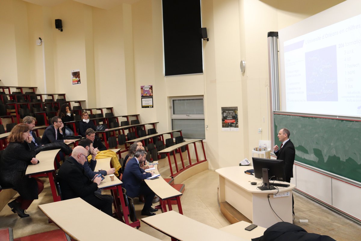 Univ_Orleans's tweet image. Visite du recteur @PhiAgresti sur le campus d&apos;Orléans La Source pour échanger avec les équipes et découvrir les #projets innovants portés par l&apos;@Univ_Orleans
✨Une visite inspirante, au cœur des enjeux de l’enseignement supérieur, de la recherche et de la réussite étudiante !