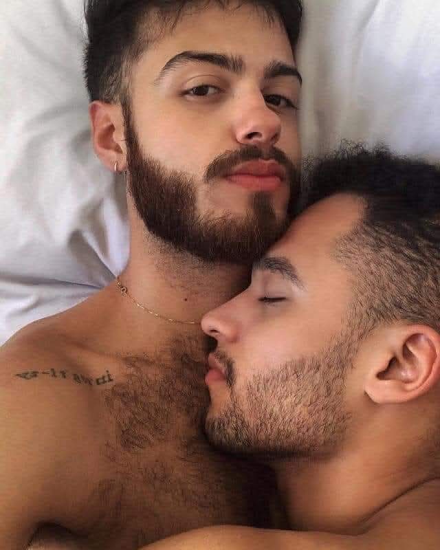 mod35359's tweet photo. إشتقت لحضنك يا حبيبي يا لها من نومه هنيئة في حضن حبيبك اااااه ااااخ على الاحساس الصافي الصادق  أحبك 🫂🥺 https://t.co/BJTTOnMP4h