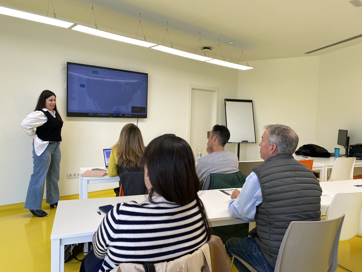 LabNucia tweet media