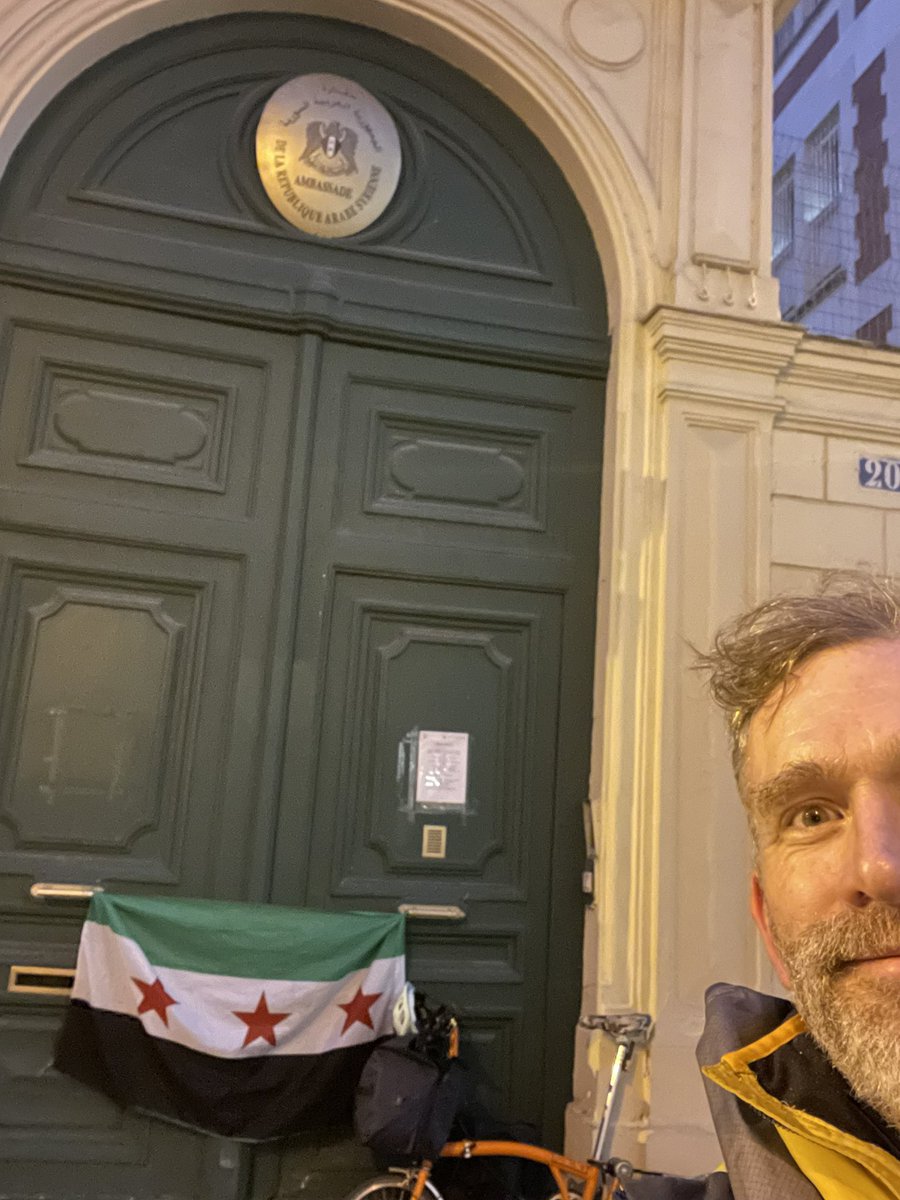 Lazaret1981's tweet photo. @firasabdullah_ @fkontar78 Yesterday … I was.

Glory and honor to the Syrian People ! 
🙏🏼☺️🙂🥹
#SouriaHouria #Flag #FreeSyria #SyriaFreedom #Paris #SyrianEmbassy #SyrianFlag 
@HalaKodmani @fkontar78 @SyrieFactuel @IiReMMO @CarepParis @Cest__Carre @OrientXXI @restitutorII 
Gloire au peuple Syrien ! 💐🙏🏼☺️ https://t.co/FVRwaw0DMV
