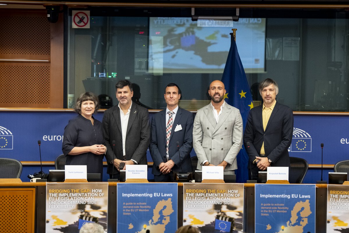 smartEnEU's tweet photo. 🚨Earlier today we launched our new guide to national policymakers on how to activate #DemandSideFlexibility across the EU 27 at a high-level event hosted by @nicogoncas the @Europarl_EN!

Check it out
👉https://t.co/kvfUD8FUrU

#FDMI #EnergyTransition #FlexThatDemand #EUPolicy https://t.co/ULLdEXhWER