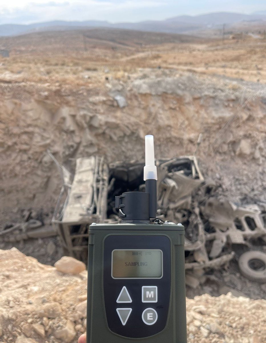 تداول ناشطون وسكان محليون العديد من الأخبار بوجود تسرب لمواد كيميائية بعد ظهور سحابة صفراء في موقع عسكري سابق للجيش السوري الذي كان يتبع لنظام الأسد البائد، في منطقة القطيفة بريف #دمشق الشمالي، اليوم الأربعاء 11 كانون الأول، توجهت الفرق المختصة بالكشف عن المواد الخطرة التابعة