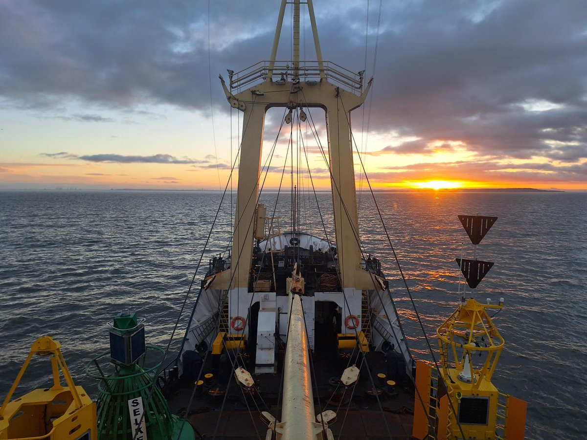 How’s this office view? Our hardworking crew onboard THV Patricia have completed their run to Swansea, deploying buoys and inspecting offshore structures. Thanks to Captain Adam for sharing!
Interested in changing your office view? Consider a #CareerAtSea trinityhouse.co.uk/supporting-sea…