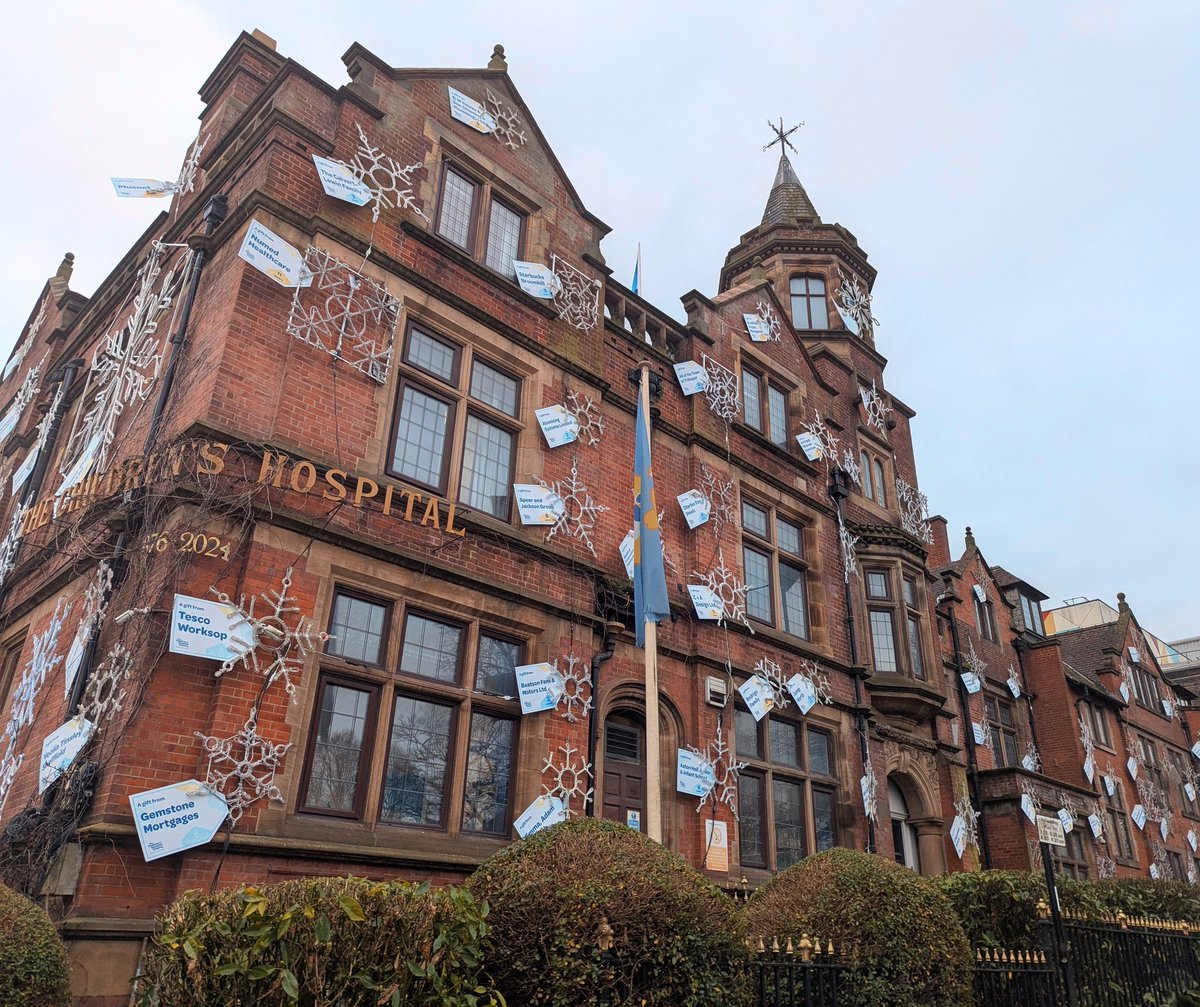 The <a href="/SheffChildrens/">Sheffield Children's</a>  Hospital snowflakes are looking tremendous this year ❤️
