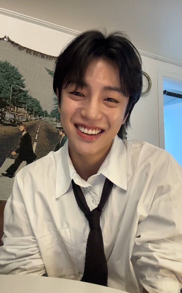 junheest2's tweet photo. 눈에 우주가 보인다 https://t.co/XPAH7nhQY7