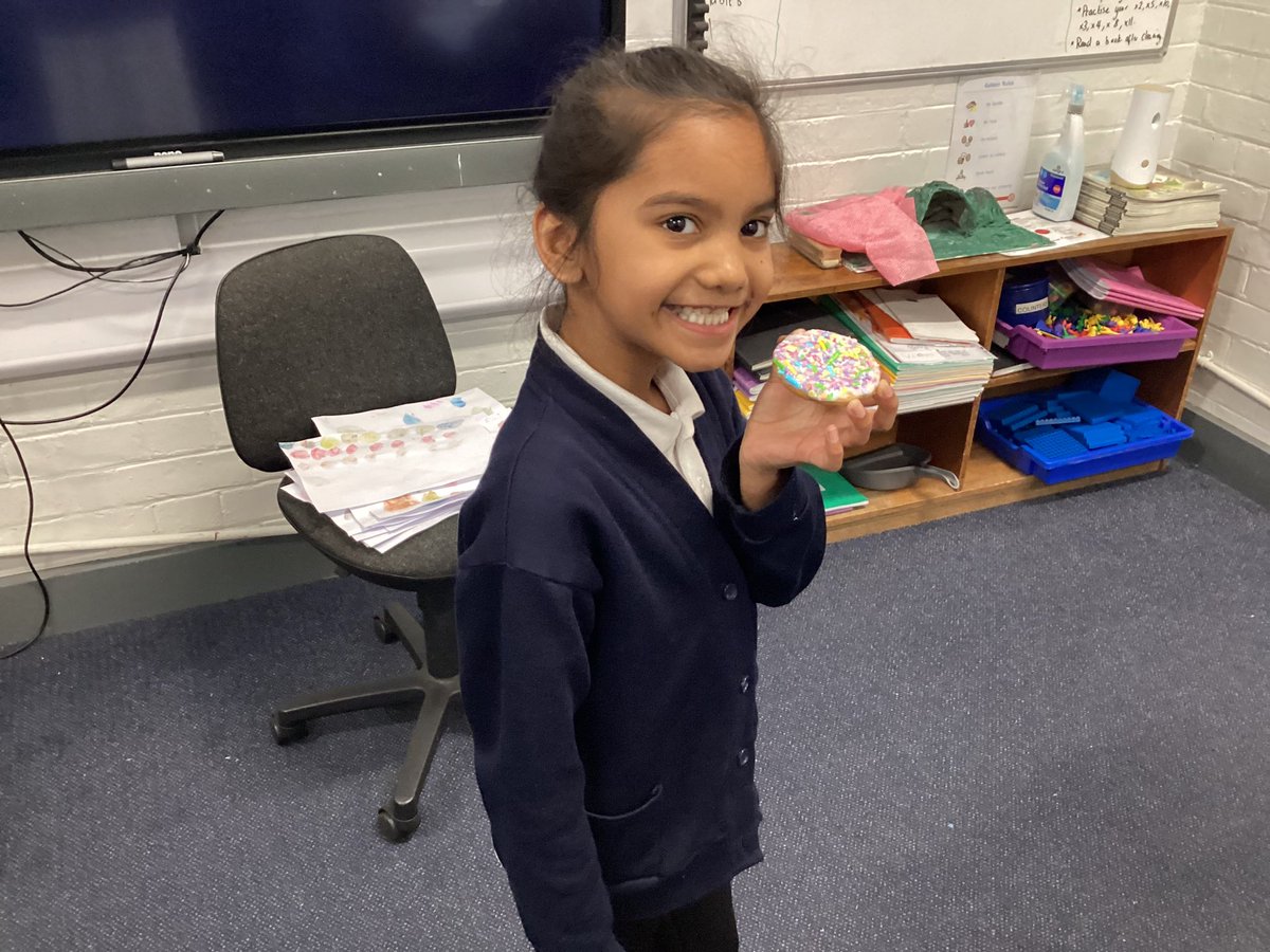 MrMakda_AMPA's tweet photo. Turning biscuits into masterpieces with icing and sprinkles! Safe to say, the sugar rush hit faster than the sprinkles landed!      #CreativeChaos #ChristmasCrafts @AbbeyMead_TMET https://t.co/nEgxYf3uQE