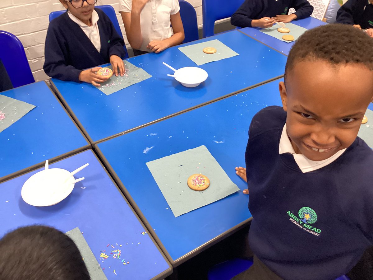 MrMakda_AMPA's tweet photo. Turning biscuits into masterpieces with icing and sprinkles! Safe to say, the sugar rush hit faster than the sprinkles landed!      #CreativeChaos #ChristmasCrafts @AbbeyMead_TMET https://t.co/nEgxYf3uQE