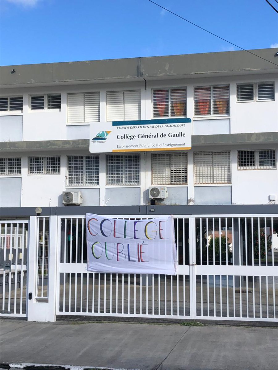S3Gua's tweet photo. Débrayage au collège Général de Gaulle du Moule
#LeMoule #ServicesPublics #Guadeloupe #DeGaulle https://t.co/7LdRmQC1kW