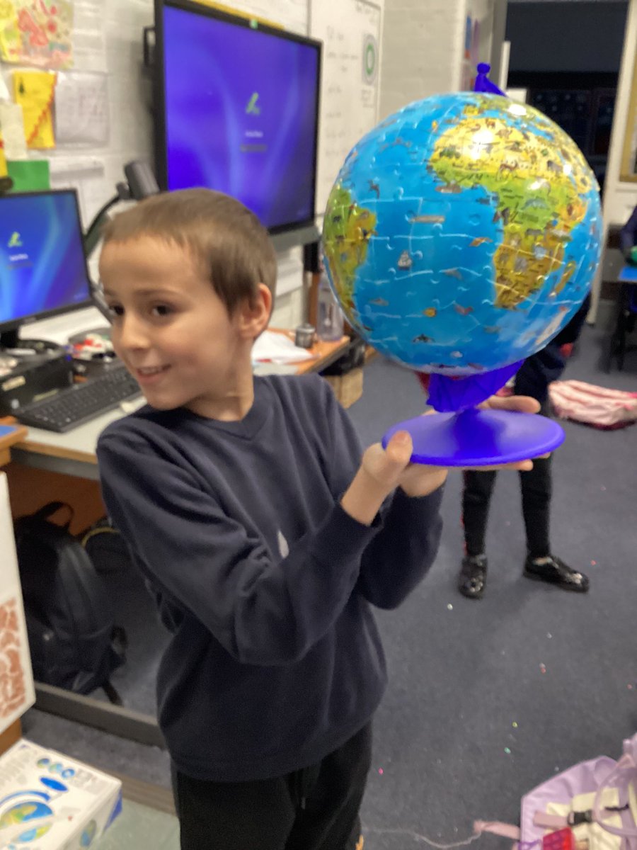 MrMakda_AMPA's tweet photo. Persistence and hard work pays off! 🌍 L has been working tirelessly on this jigsaw, and with a bit of #Teamwork from peers and teachers, it’s finally complete. @AbbeyMead_TMET https://t.co/hTT2953u2f