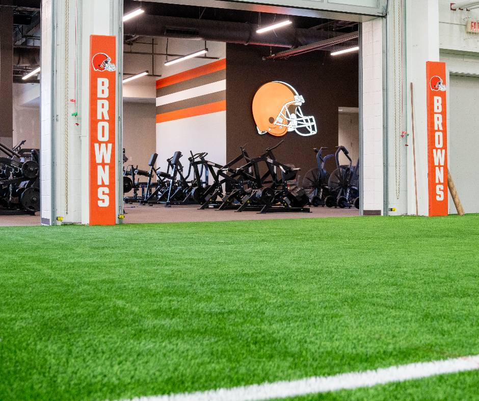 SportsGrass_FL's tweet image. From the Cleveland Browns' practice facility to indoor gyms nationwide, SportsGrass delivers a reliable, high-performance turf that stands up to the toughest drills and training sessions. 💪

#SportsGrassbyForeverLawn #ForeverLawn #IndoorTurf #ClevelandBrowns #HighPerformance