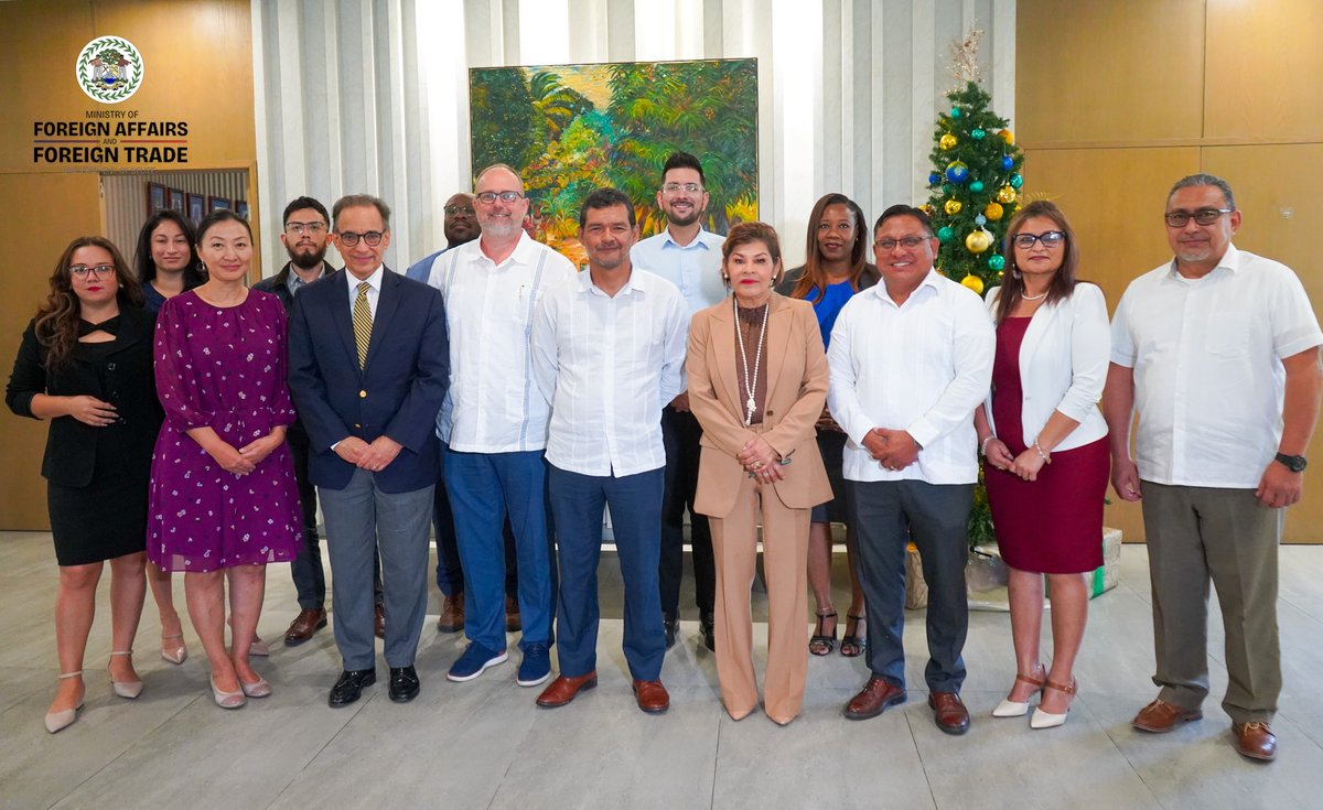 JointSDGFund's tweet photo. 🇧🇿 Belize leads with a Joint SDG Fund programme!

☀️ Focused on solar energy and 💧 #WASH solutions, this effort uplifts rural areas, ensuring progress for people and the planet.

Learn more: https://t.co/910H0HZPxk https://t.co/Ha3ZQ5jOHR